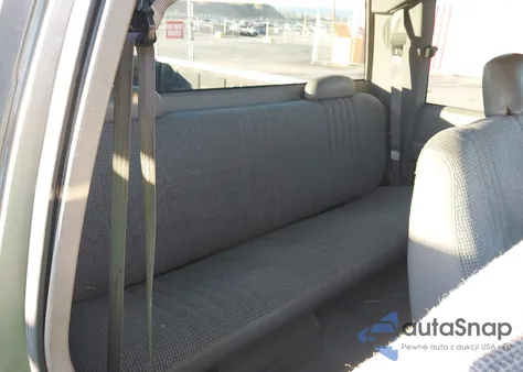 1998 Chevrolet C1500 Fleetside z USA, uszkodzony, nr VIN 1GCEC19M6WE224801